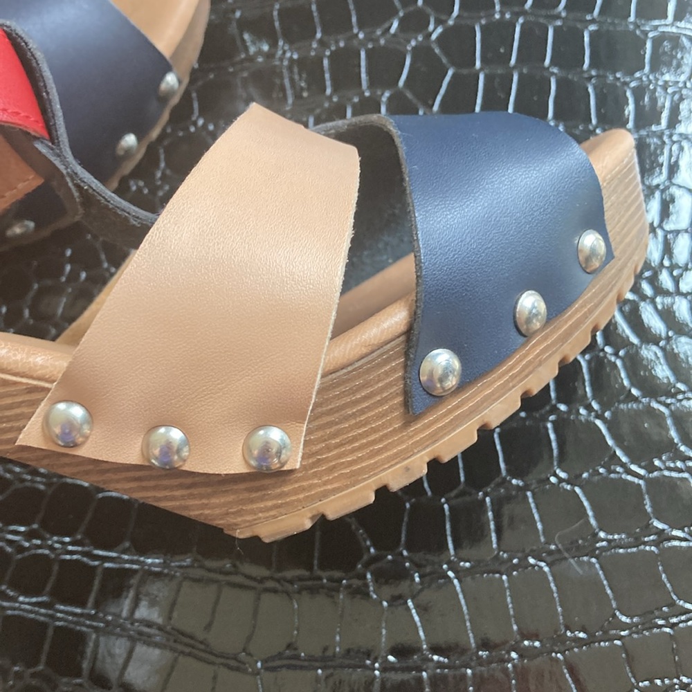 Comfortable wooden heel sandals by Andrea. - Picture 9 of 11